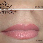 Розовый перманентный макияж губ
