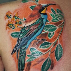 Птица в цветах