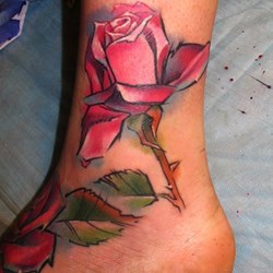 Розы с шипами на ноге