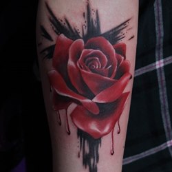 Красная роза на черном кресте