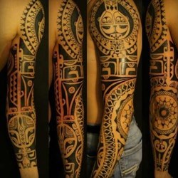 Красивый полинезийский рукав