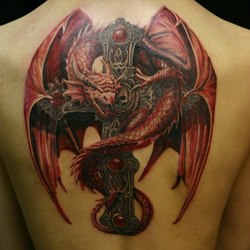 Красный дракон над крестом
