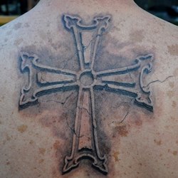 Крест на спине