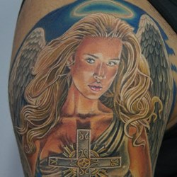 Сексуальный ангел с крестом