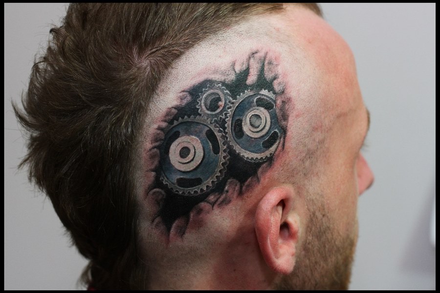 Татуировка на голове стимпанк