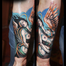 Татуировка девушка ангел и змея